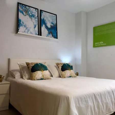 Carihuela Playa, 托雷莫利诺斯